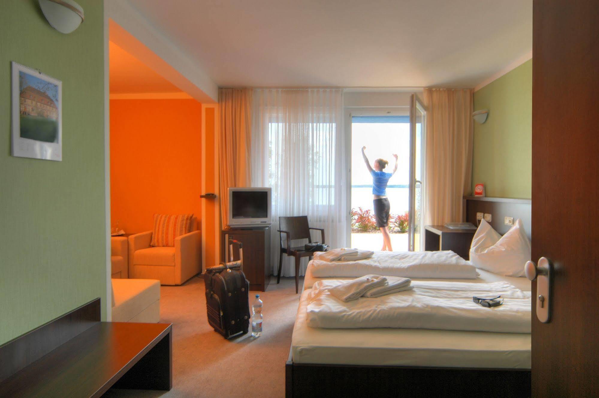 Strandhotel Senftenberger See 외부 사진
